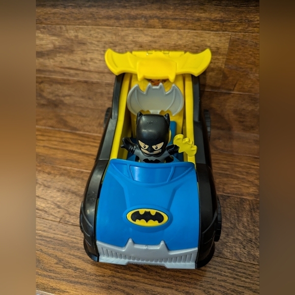Batman Fisher-Price Little people batmobile 2 in 1 playset. - Picture 2 of 9
